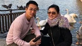 汪小菲和大S在結婚8周年時也曾在同地點餵天鵝。（圖／翻攝自汪小菲微博）