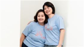 鍾欣凌（左）、嚴藝文默契十足。（圖／記者趙于瑩攝影）