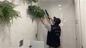 台北市信義分局在101大樓進行地毯式搜索一無所獲。（圖／翻攝畫面）