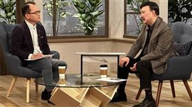 余天（右）與鄭弘儀