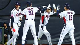 「韓國大谷」金倒永2局下敲出滿貫砲，幫助韓國隊大幅領先古巴隊。（圖／WBSC提供）