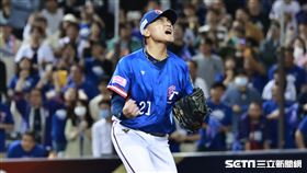 ▲世界12強棒球錦標賽台多大戰，台灣隊終結者吳俊偉投出再見三振。（圖／記者劉彥池攝影）