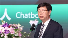 台北國際電子產業科技展午宴  劉揚偉主題演講鴻海董事長劉揚偉23日在台北南港漢來大飯店出席台北國際電子產業科技展（TAITRONICS）午宴，以「台灣成為AI影響力中心的機會與挑戰」為題發表演講。中央社記者張新偉攝  113年10月23日