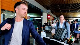 備戰12強B組預賽  澳洲隊搭機抵台世界12強棒球賽13日在台灣與日本兩地開打，同為B組的澳洲隊14日下午搭機抵達台灣，備戰後續賽程。中央社記者吳睿騏桃園機場攝  113年11月14日