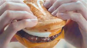 麥當勞 厚鬆餅堡（圖／翻攝自麥當勞官網）