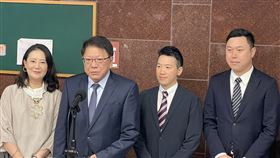 ▲吳思瑤(左一)總統府秘書長潘孟安(左二)總統府副秘書長何志偉(右二)總統府發言人李問(右一)（圖／記者高逸帆攝影）