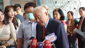 張忠謀：台積電亞利桑那州廠大概不會有完工典禮台積電創辦人張忠謀15日出席台大創校96年校慶，他受訪時說，台積電亞利桑那州廠進度很好，大概不會有完工典禮。中央社記者張建中攝  113年11月15日