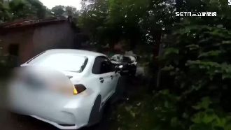 影／毒販拒捕衝撞警車　警轟九槍驚險壓制