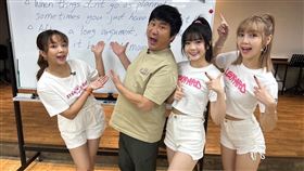 賴慧如（左起）、胡瓜跟笑笑一起錄影。（圖／《下面一位》提供）