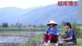越南YouTuber「Bếp Trên Đỉnh Đồi」以模仿李子柒爆紅，她的頭貼、影片內容幾乎和李子柒的有9成像，連李子柒停更3年她也停更3年。（圖／翻攝微博）