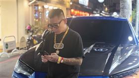 蹦闆發文希望能找出撿到錢的民眾。（圖／翻攝自呂育銓臉書）