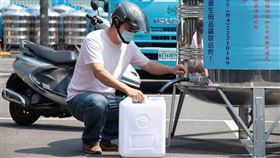 ▲臨時供水站可供市民及廠商免費取用作為次級用水。（圖／台中市政府經濟發展局提供）