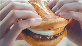 麥當勞 厚鬆餅堡（圖／翻攝自麥當勞官網）