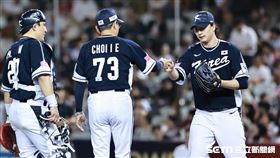 ▲世界12強棒球錦標賽，韓國隊換上鄭海英接替投球。（圖／記者劉彥池攝影）