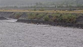 天兔威力！知本溪暴漲「滾滾泥水」畫面曝