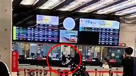 台中車站,車票,弄丟,來不及,搭車,女子,失控,大鬧（圖／翻攝社會事新聞影音）