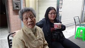 邱瓈寬與媽媽。（圖／翻攝自臉書）