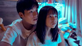 牧森默默支持女友的夢想，被封暖陽系男友。(圖／周子娛樂、Netflix提供)