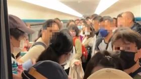 高鐵傳出揮拳量刀事件，乘客嚇壞。（圖／取自threads jerry199612授權）