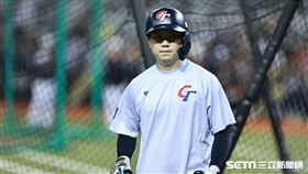 ▲世界12強棒球錦標賽，台灣隊內野手江坤宇賽前打擊練習。（圖／記者劉彥池攝影）