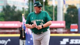 澳洲隊總教練尼爾森（David Nilsson）賽後出席記者會。（圖／／WBSC提供）