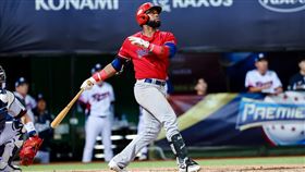 多明尼加艾坎塔拉（Arismendy Alcantara）前5局就敲出兩轟，幫助球隊以5：0領先韓國。（圖／WBSC提供）