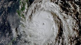 頑強不死！颱風萬宜強度破表成「年度風王」　規模遠超山陀兒、康芮