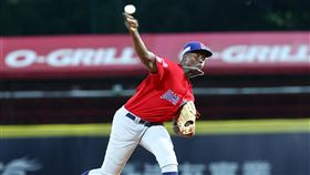 多明尼加先發基洛梅（Franklyn Kilome）完全壓制韓國打線，5局僅被敲出1支安打，加上打線發揮最多有6分領先，沒想到換投後卻風雲變色。（圖／WBSC提供）