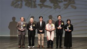 高雄文藝獎頒獎  陳其邁出席第13屆「高雄文藝獎」16日舉行頒獎典禮，高雄市長陳其邁（左3）出席並向5名得獎者致上誠摯恭賀與敬意。（高雄市政府提供）中央社記者洪學廣傳真  113年11月16日