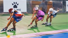 「滑輪女神」劉懿萱(中)拿下第三金。（圖／大會提供）