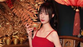 嘎琳一月照片，大秀性感美腿。（圖／樂天桃猿提供）