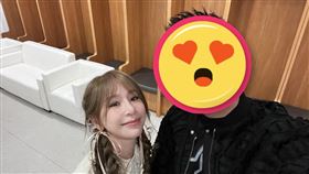 潘瑋柏合照王心凌，下顎線明顯。（圖／翻攝自潘瑋柏IG）