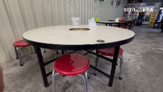 吃薑母鴨「為何桌椅矮一截？」　真相揭密