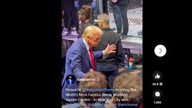 川普（Donald Trump）與新內閣人選昨天赴紐約麥迪遜花園廣場（Madison Square Garden）觀賞終極格鬥冠軍賽重量級之戰。（圖／翻攝自Daniel Scavino Jr.）