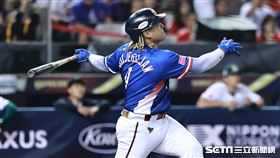 ▲世界12強棒球錦標賽，台灣隊吉力吉撈・鞏冠代打炸裂3分砲。（圖／記者劉彥池攝影）