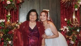 董仔跟奶奶當年合照（圖／董仔提供）