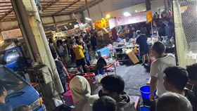 彰化鹿港，鹿和夜市大亂鬥！吃炒花枝，發現闆娘兒就是欠債人　當場開打(圖／翻攝自Threads @renjie5556)