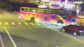 絕命終結站,苗栗,遊覽車,失控,騎士,車禍,命大,天公仔囝（圖／翻攝畫面）