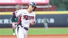 韓國隊年輕強打金倒永敲出本屆賽事個人第3轟。（圖／WBSC提供）