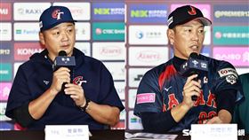 日本12強教練井端弘和、台灣12強教練曾豪駒。（合成圖／記者劉彥池攝影）