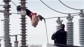 警方,美國,高壓電,停電,跳舞https://x.com/thetoolnut/status/1857504068853264558?ref_src=twsrc%5Etfw%7Ctwcamp%5Etweetembed%7Ctwterm%5E1857504068853264558%7Ctwgr%5E61c8388dadc9a7bde10e7058de4e4d4dc96d1dfc%7Ctwcon%5E