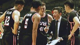 前職籃台中太陽隊總經理汪蔚傑今年推動成立台灣野馬隊及東海海盗隊參加職籃亞洲巡迴賽，賽後遭指控積欠不少球員薪資。（圖／翻攝自汪蔚傑臉書）