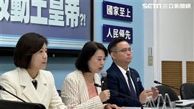 國民黨團「勞動部霸凌自殺案！2周不給交代　王鴻薇：「不敢動土皇帝？！」記者會，王鴻薇、王育敏、廖偉翔。(圖/記者陳怡潔攝影)