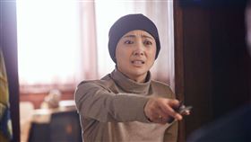 阿喜「暗夜微光」飾情勒癌母藝人阿喜（林育品）在新戲「暗夜微光」挑戰自我，飾演罹患乳癌、對家人情緒勒索的媽媽。（客家電視提供）中央社記者葉冠吟傳真  112年4月16日
