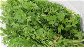 ▲「細葉香芹」檢出13項農藥殘留違規。（圖／食藥署提供）