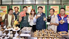 黃偉哲宣傳新營甜蜜節活動台南市政府將於23日起連續兩個週末在新營區南瀛綠都心公園舉辦「2024新營甜蜜節」活動，現場將有市集，台南市長黃偉哲（右3）等人19日出席記者會宣傳。（台南市政府提供）中央社記者楊思瑞台南傳真  113年11月19日