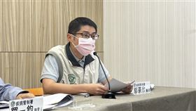 疾管署防疫醫師鄔豪欣說明流感死亡個案。（圖／記者簡浩正攝影）