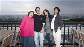 孫淑媚(左起)、鍾欣凌、丁寧在員林拍攝新戲，3人角色大突破。（圖／公視台語台、華視提供）