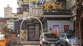 鉑金會館位在高雄三多商圈，陳啟昱常和光電業者在此密會討論合作案。