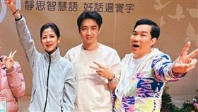 11月初，身形單薄的陳明真（左）赴澎湖演出舞台劇。（翻攝自陳明真臉書）

